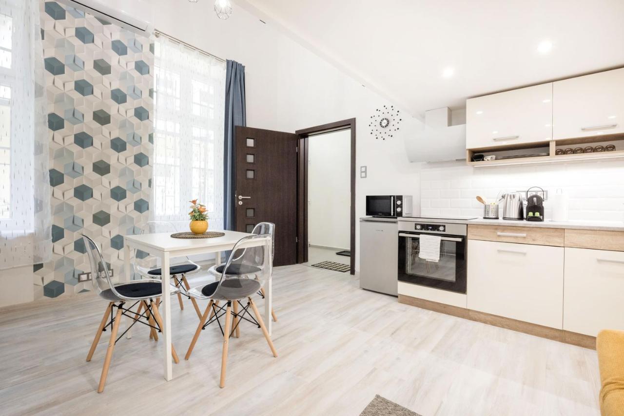 Mirror Apartments Будапеща Екстериор снимка